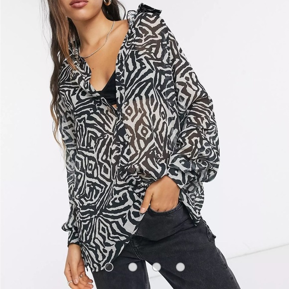 ASOS DESIGN Maternity Long Line Tunic Shirt Semi Sheer Mono Swirl Print 8 - Picture 4 of 11